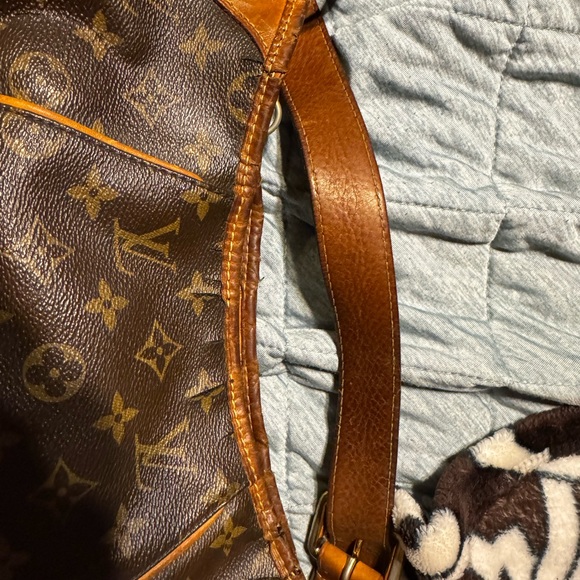 Louis Vuitton Galleria - Picture 8 of 9